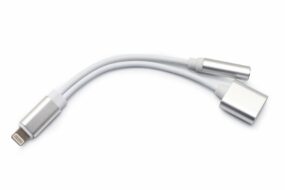 Iphone lightning adapter za slusalice i punjenje srebrni