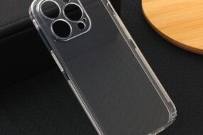Torbica silikonska Ultra Thin with pluggy za iPhone 15 Pro 6.1 transparent