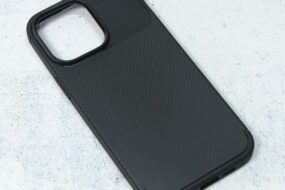 Torbica Defender Carbon za iPhone 14 Pro Max 6.7 crna