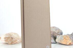 Torbica Teracell Flip Cover za iPhone 15 6.1 zlatna