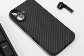 Torbica Carbon fiber za iPhone 17 6.3 crna