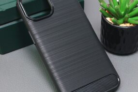 Torbica Defender Safeguard za iPhone 15 6.1 crna